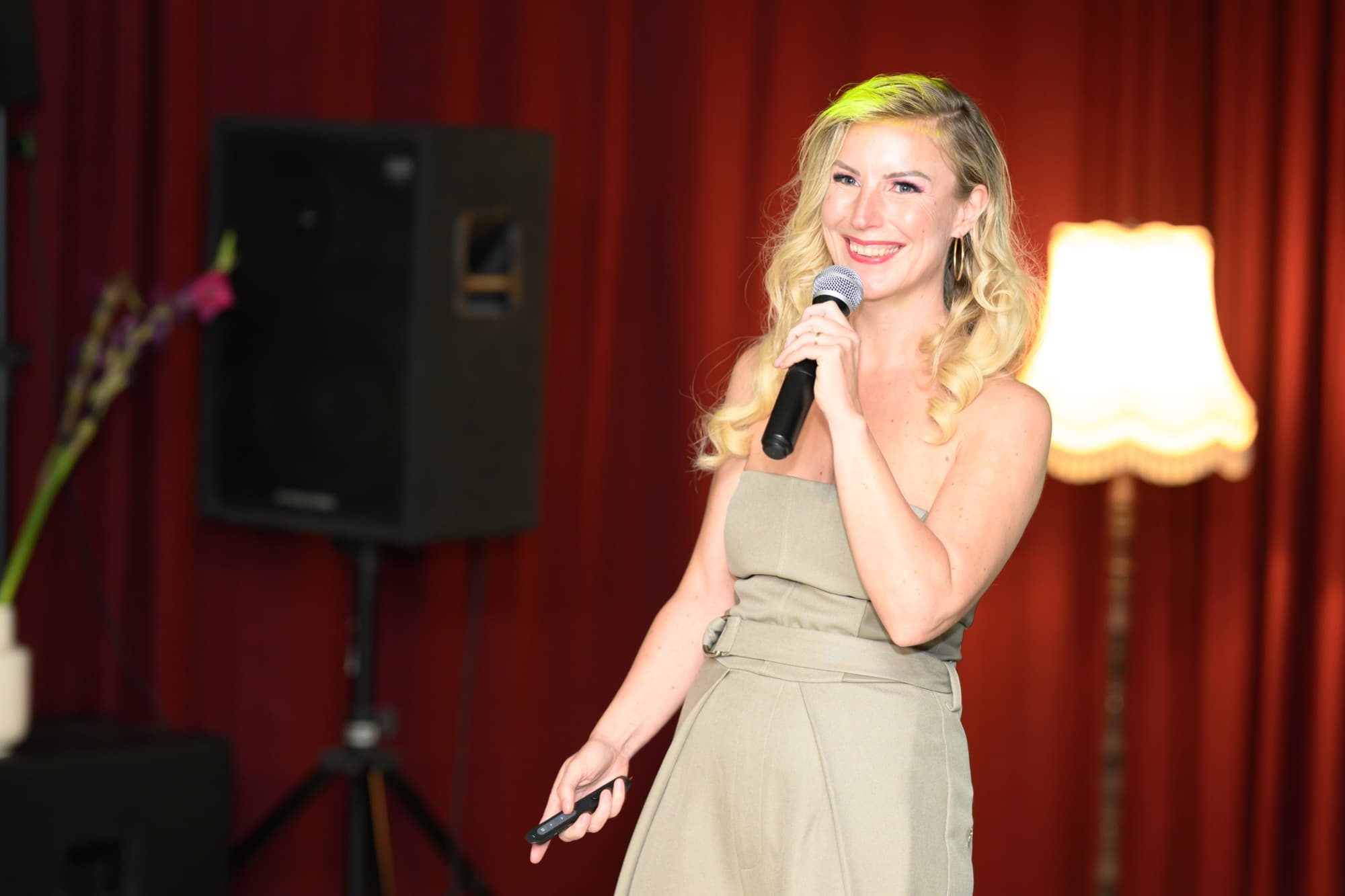 Dr. Simone Koch auf der Bühne — Telomerverkürzung